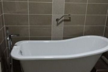 Deep Soaking Bathtub