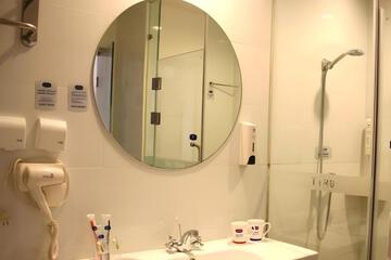 Photo 33
