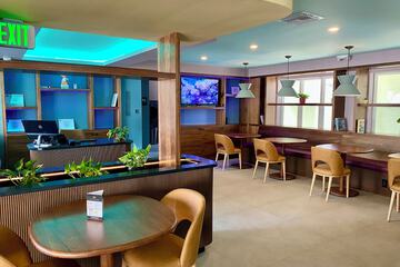 Lobby lounge
