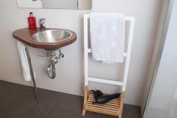 Photo 33