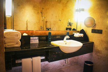 Bathroom sink