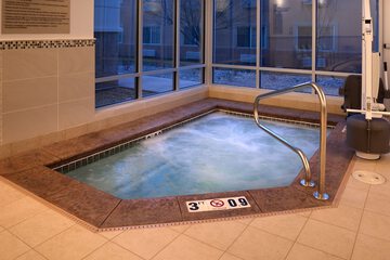 Indoor spa tub
