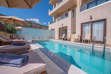Private pool