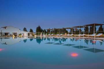 Infinity pool