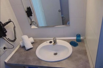 Bathroom sink