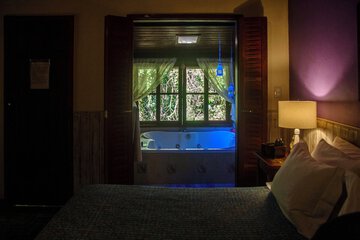 Jetted tub