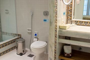 Bathroom sink
