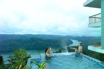 Infinity pool
