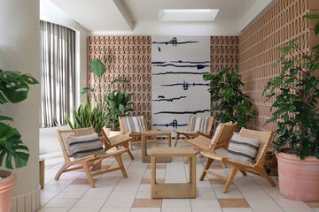 Lobby lounge