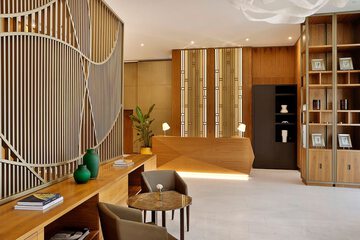 Lobby lounge