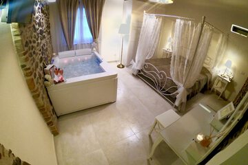 Private spa tub