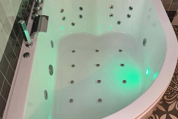 Jetted tub