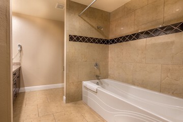 Deep soaking bathtub