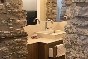 Bathroom sink