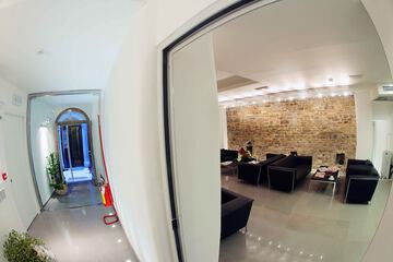 Lobby lounge