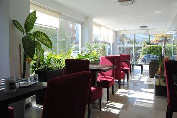 Lobby lounge