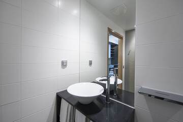Bathroom sink