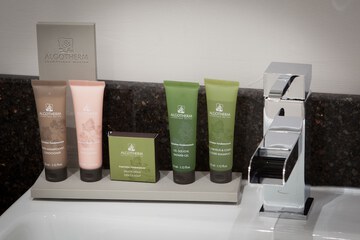 Bathroom amenities