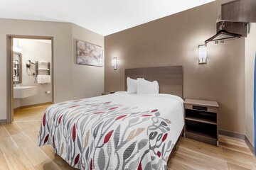 Room 28 of 35