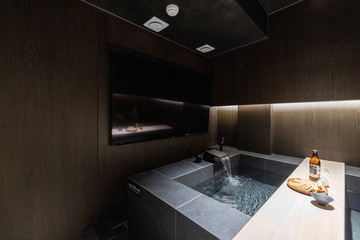 Indoor spa tub