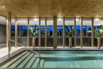 Indoor spa tub