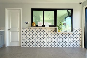 Check-in/check-out kiosk