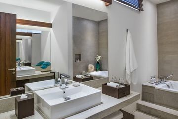 Bathroom sink
