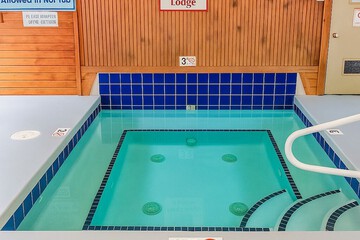 Indoor spa tub