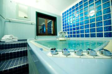 Indoor spa tub
