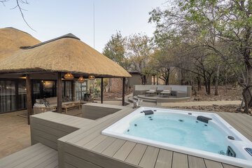 Jetted tub
