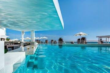 Poolside bar