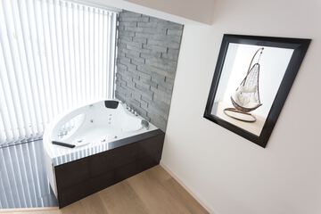 Private spa tub