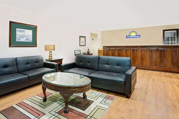 Days Inn by Wyndham Savannah