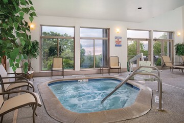 Indoor spa tub
