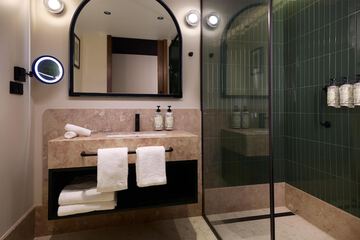 Bathroom shower