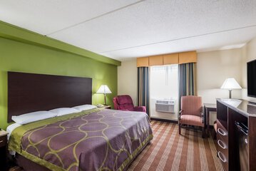 Room 11 of 32