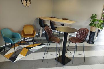 Lobby lounge