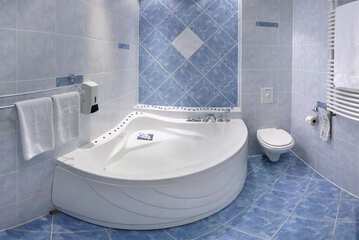 Deep soaking bathtub