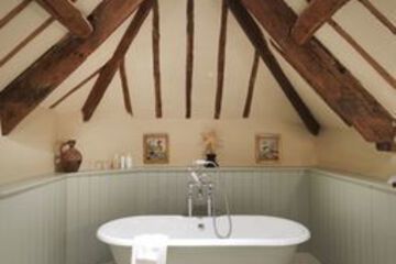 Deep Soaking Bathtub