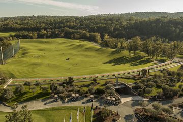 Indoor golf driving range