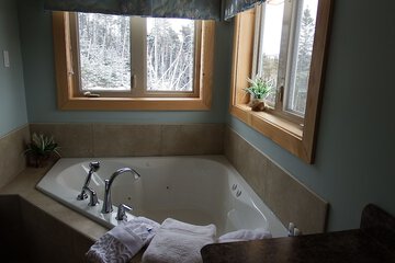 Deep soaking bathtub