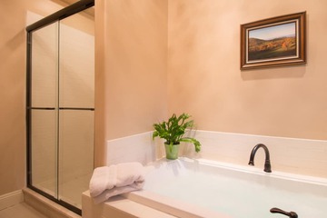 Deep soaking bathtub