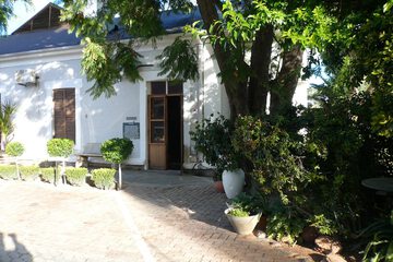 Check-in/check-out kiosk