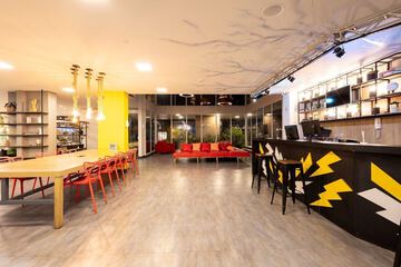 Lobby lounge