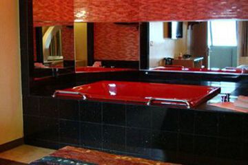 Deep Soaking Bathtub