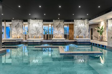 Indoor spa tub
