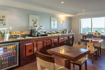 Breakfast/Coffee Service 82 of 104