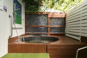 Private spa tub