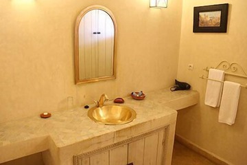 Bathroom sink