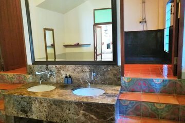 Bathroom sink